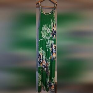 Elegant Green Floral Spaghette Strap Maxi Dress. Size L